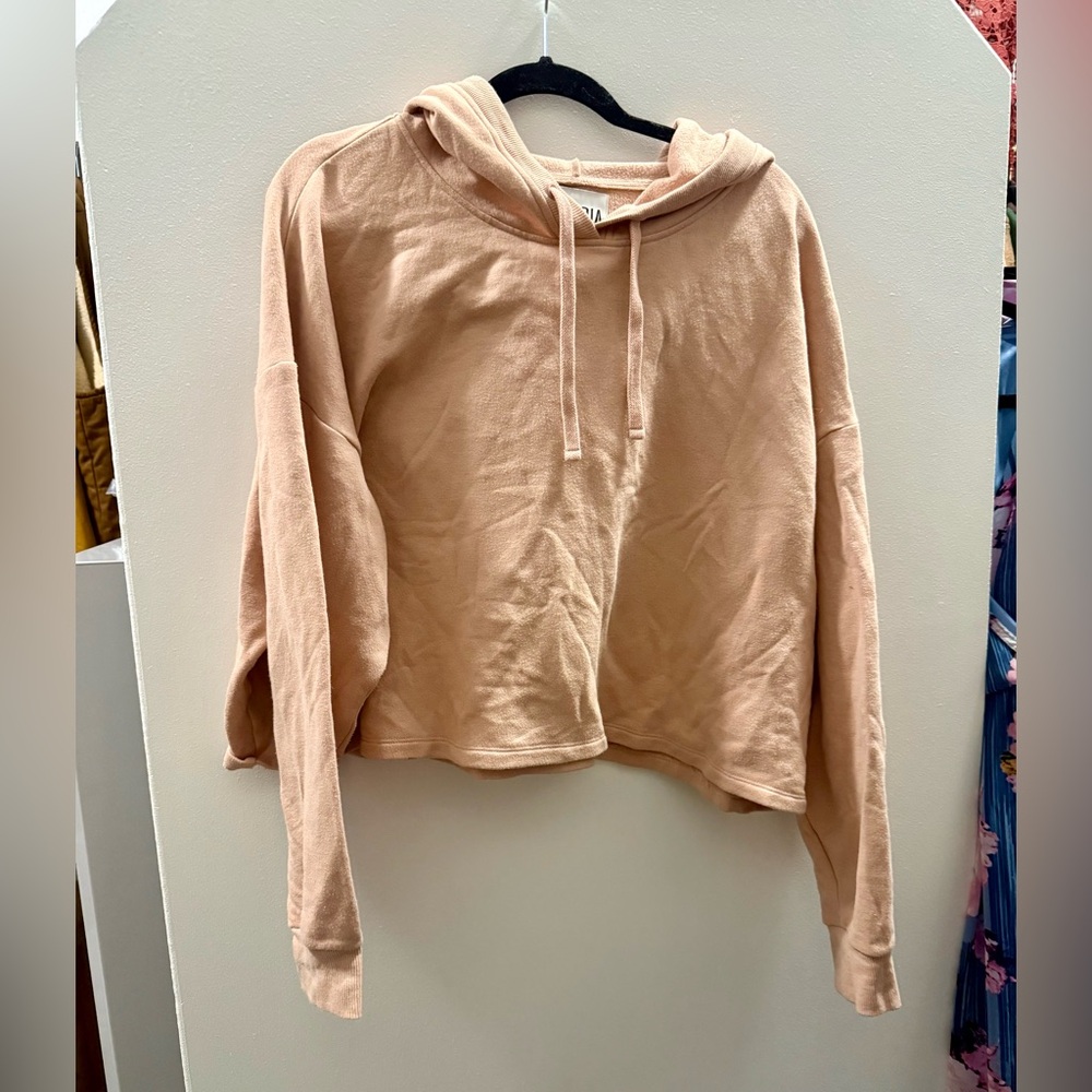 Size XL Victoria Secret cropped hoodie!…